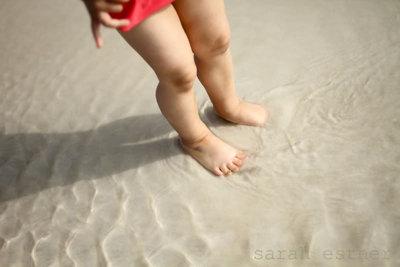 toes in the sand,water,beach portraits,family portraits,destin,canon 7d