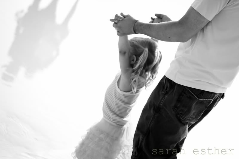 toes in the sand,water,beach portraits,family portraits,destin,canon 7d