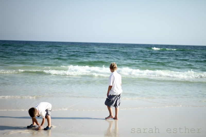 toes in the sand,water,beach portraits,family portraits,destin,canon 7d