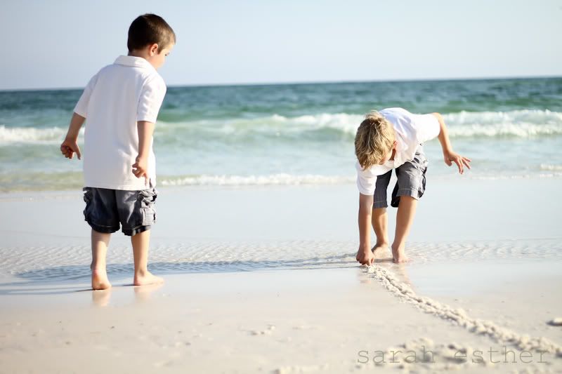 toes in the sand,water,beach portraits,family portraits,destin,canon 7d